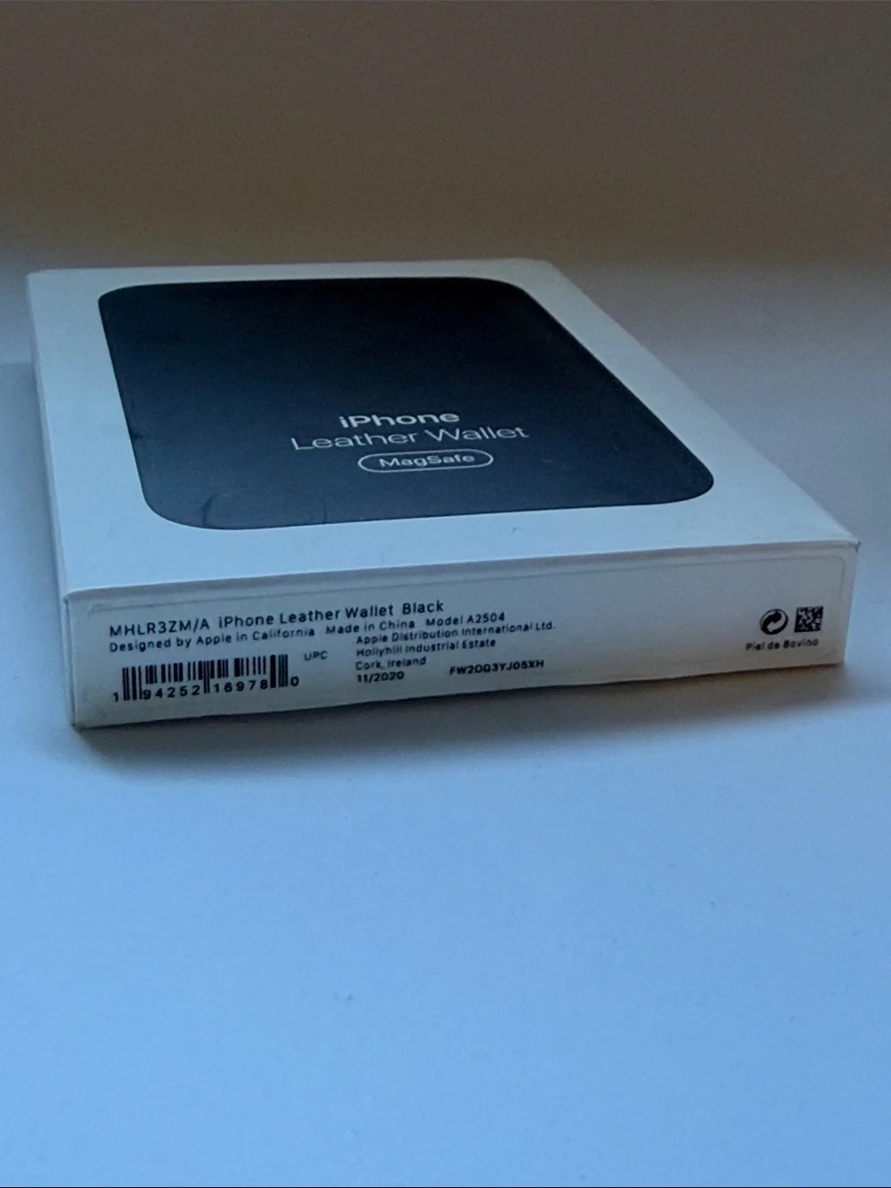 Apple iPhone Leather Wallet with MagSafe - Black / Midnight (in original box)